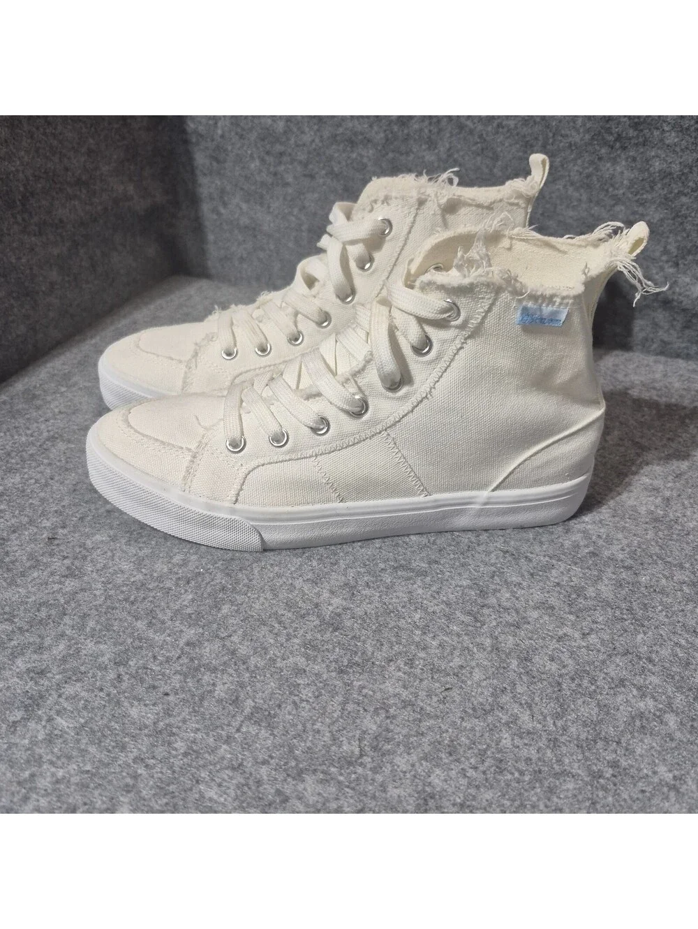 Obtaom Women's Canvas Lace Up High Top Sneaker Size 8 White